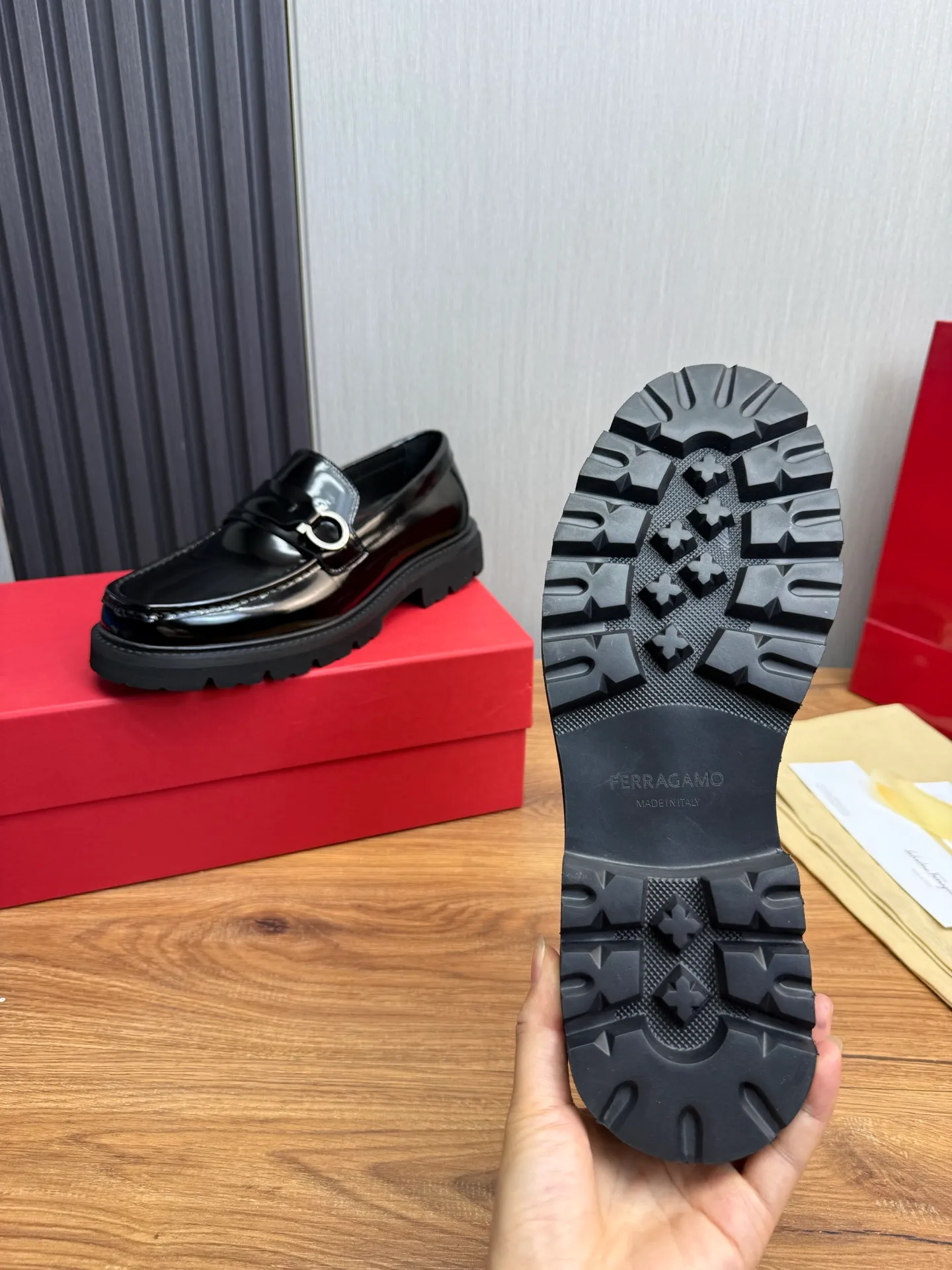 Men's shoes 💰880💰 Ferragamo. [Ferragamo] Men's Loaf leather shoes, the latest hot style, 1:1 original purchase quality, top quality, imported open-edge beaded cowhide leather on the upper, hand-made three-dimensional stitching highlights the round toe design, the inner feet are made of imported cowhide, with original wear-resistant rubber outsole, matching code 39-44, (38, 45 custom-made, non-refundable)